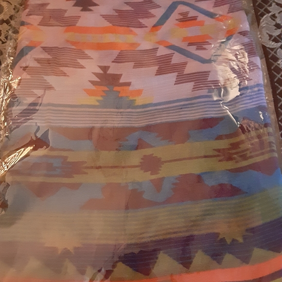 *Sale* Infinity Scarf - Picture 4 of 4